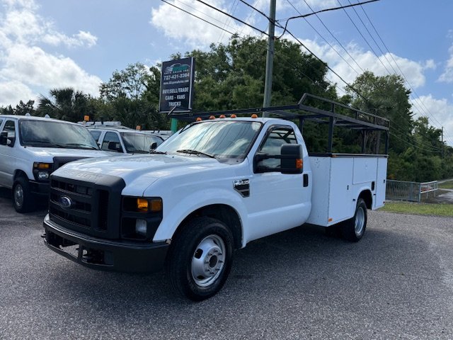 2008 Ford F-350 Super Duty Chassis Cab XL