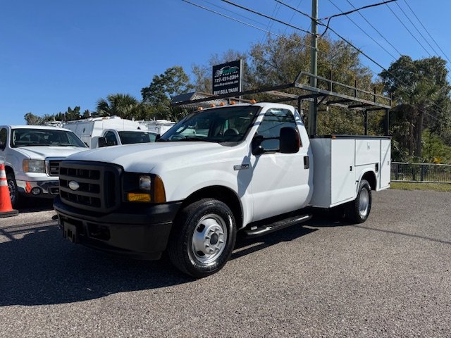 2006 Ford F-350 Super Duty Chassis Cab XL